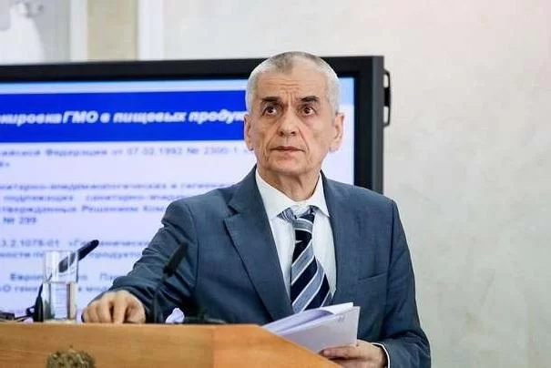 «Крестики-нолики вместо знаний»: почему академик Онищенко провалил ЕГЭ