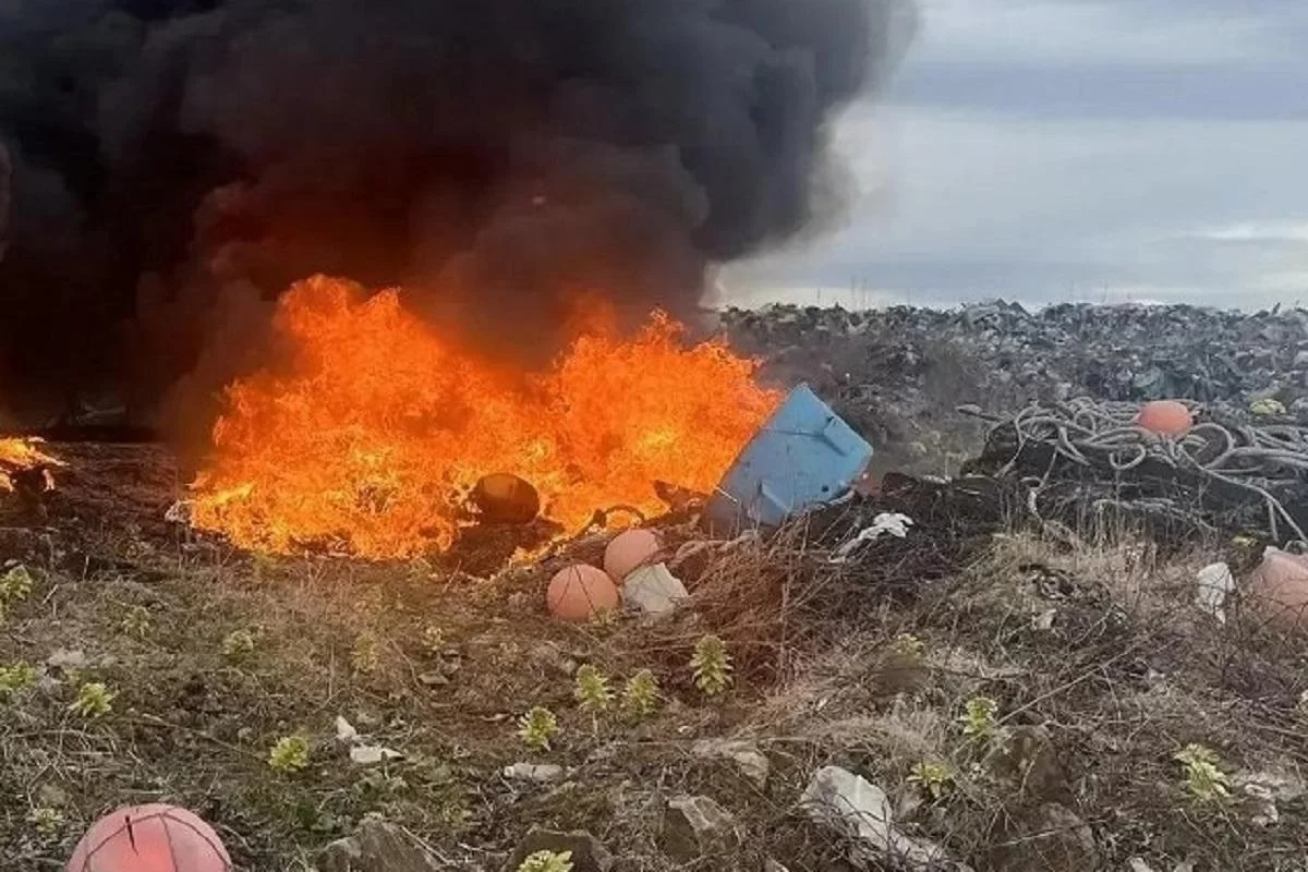 Мусорный полигон в Калачинске снова охвачен огнем