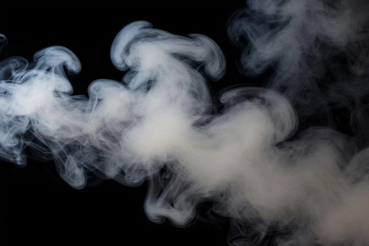 Проблема курения в подъездах: более половины россиян жалуются на дым