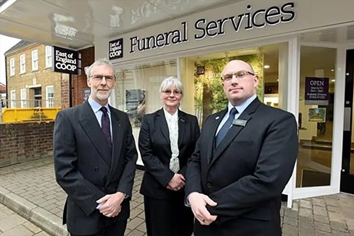 Смертельная ловушка в похоронном доме: женщину раздавило подъёмником для тел, когда она готовила встречу с клиентом