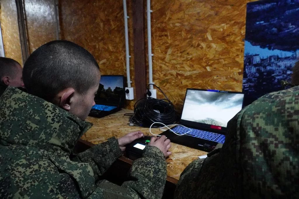 Студент из Астраханской области подписал контракт с Минобороны и проходит подготовку в войсках беспилотных систем