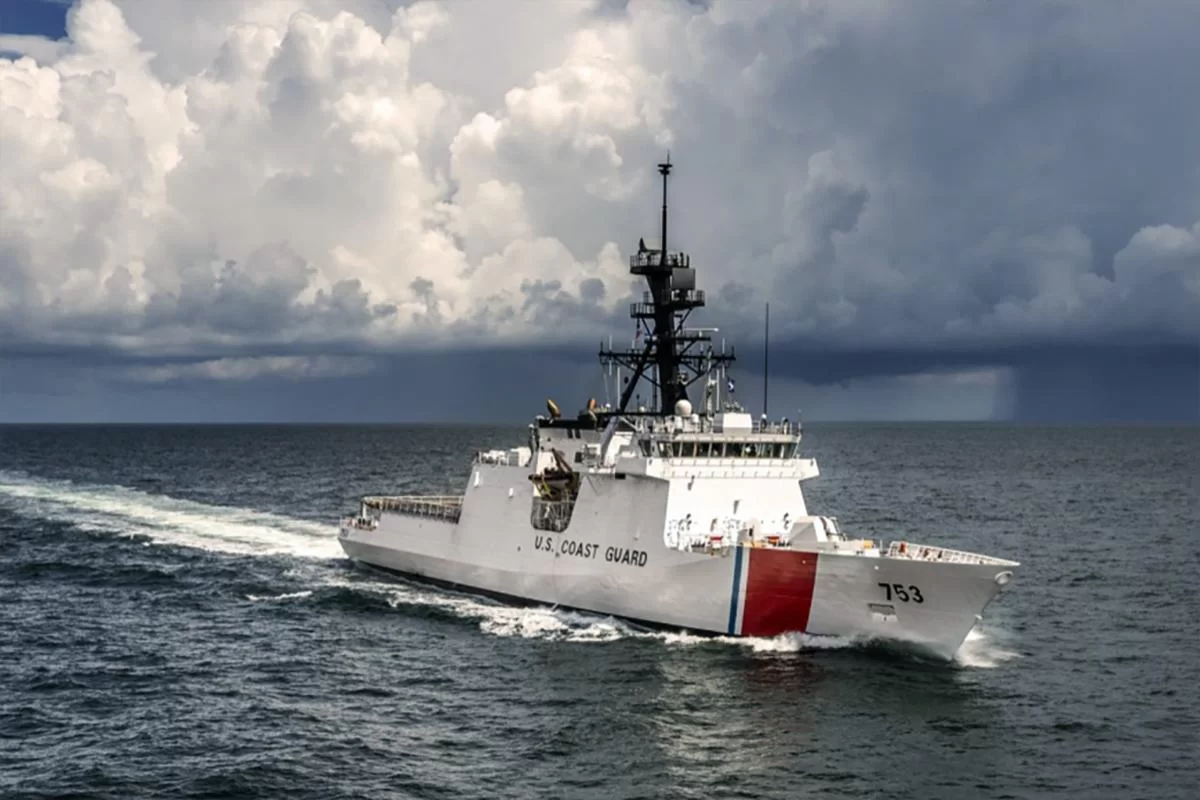 Адмирал береговой охраны США лично вылетел к новобранцам после «грязного» рисунка в туалете