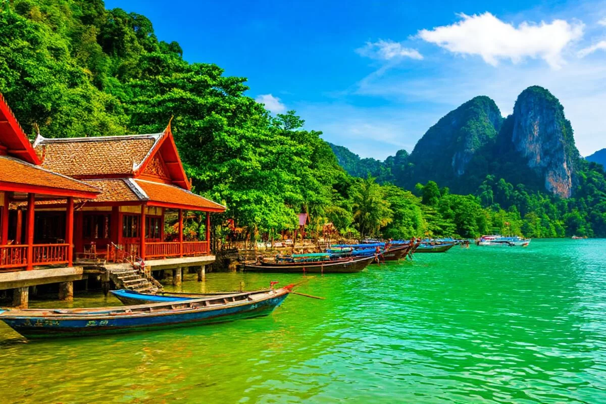 Авиакомпания Azur Air прекратила полёты из Иркутска в Таиланд