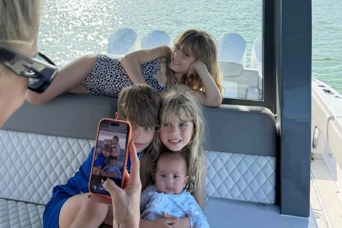 Семья: Энрике Иглесиас впервые ъопубликовал снимок семьи в полном составе