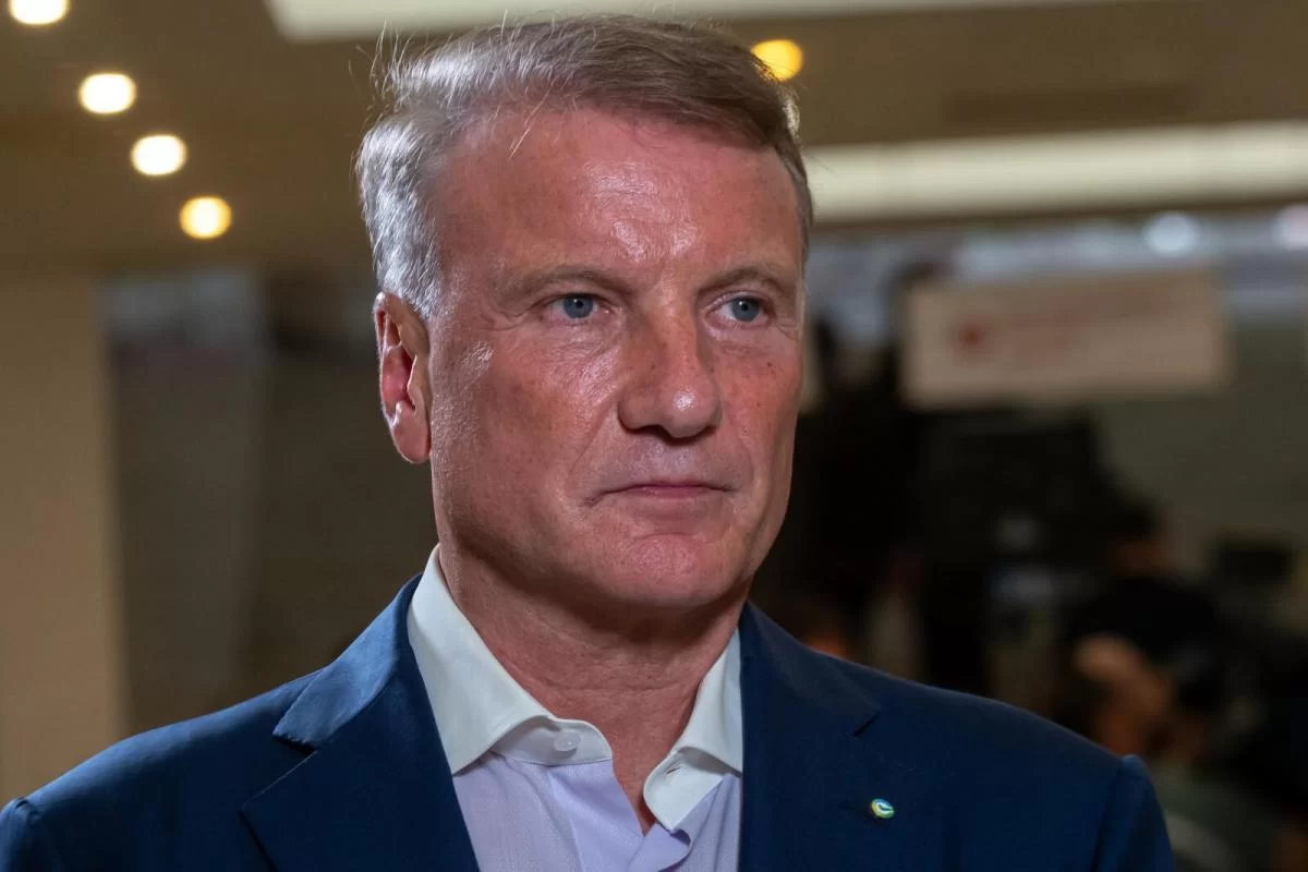 Греф призвал провести реформу зарплат госслужащим