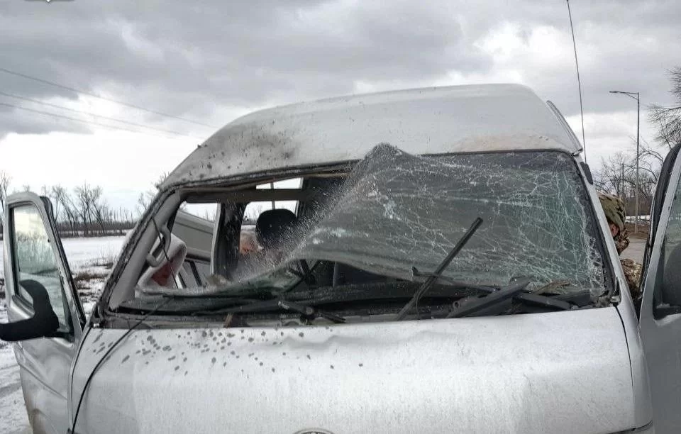 «Выскочил из ниоткуда»: житель белгородского села пережил ад на парковке, когда дрон разнес машины в щепки