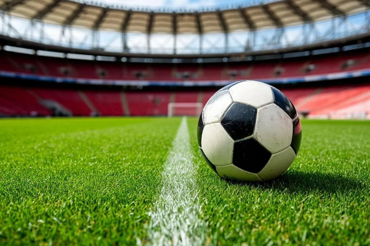 Заигрывания на грани: почему генсек РФС «положительно настроен», но на конгрессе ФИФА его никто не услышит