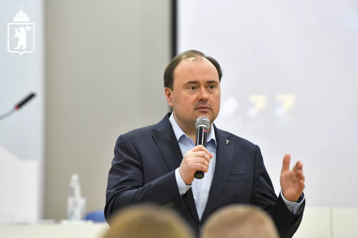 Мэр Ярославля Артём Молчанов обсудил с коллективом Ярославского моторного завода участие предприятия в социальных проектах