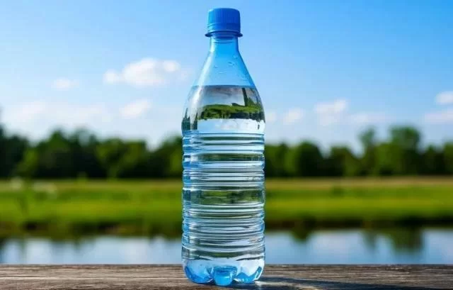 В Бодайбо спецрейсом из Иркутска привезли более пяти тонн питьевой воды