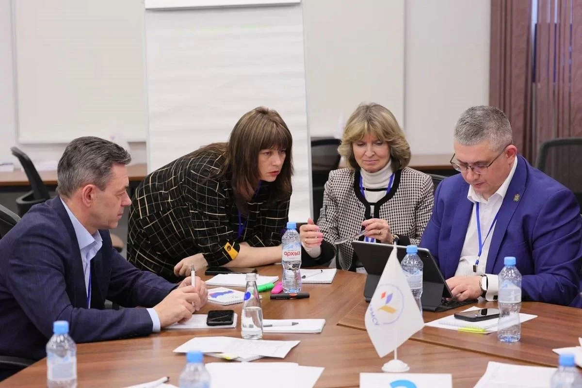 Глава Смоленска Александр Новиков и ВАРМСУ обсудили подготовку к муниципальному форуму «Малая Родина — сила России»