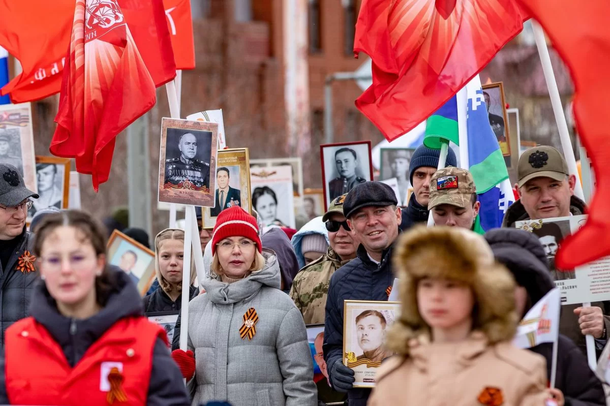 «Мы помним! Мы гордимся!»: Председатель Собрания депутатов НАО Александр Чурсанов принял участие в памятной акции «Бессмертный полк»