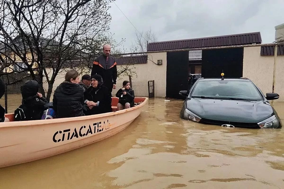 Главы трёх ведомств рванули в Дагестан: Куренков, Козлов и Файзуллин лично проверят, как тонет регион