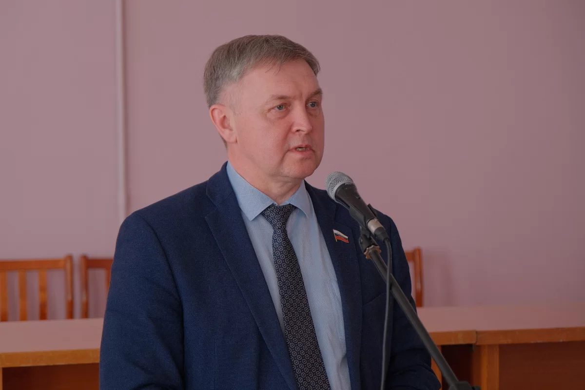 Спикер Заксобрания Кировской области Роман Береснев открыл обновлённый детский сад в Торфяном и отчитался о выполнении наказов жителей Оричевского округа