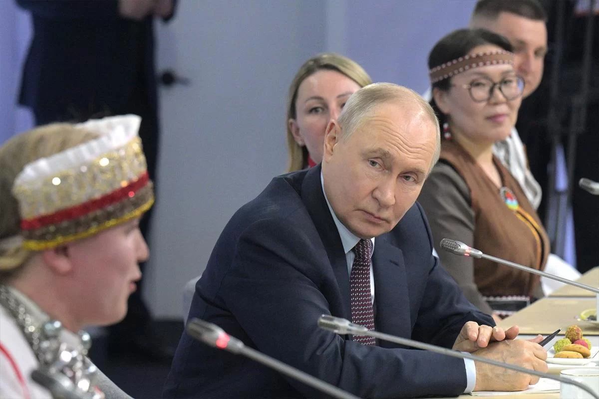 «Серьезная машина»: Путин предупредил жителей Камчатки о смертельной опасности от ходящих «как бездомные собаки» хищников