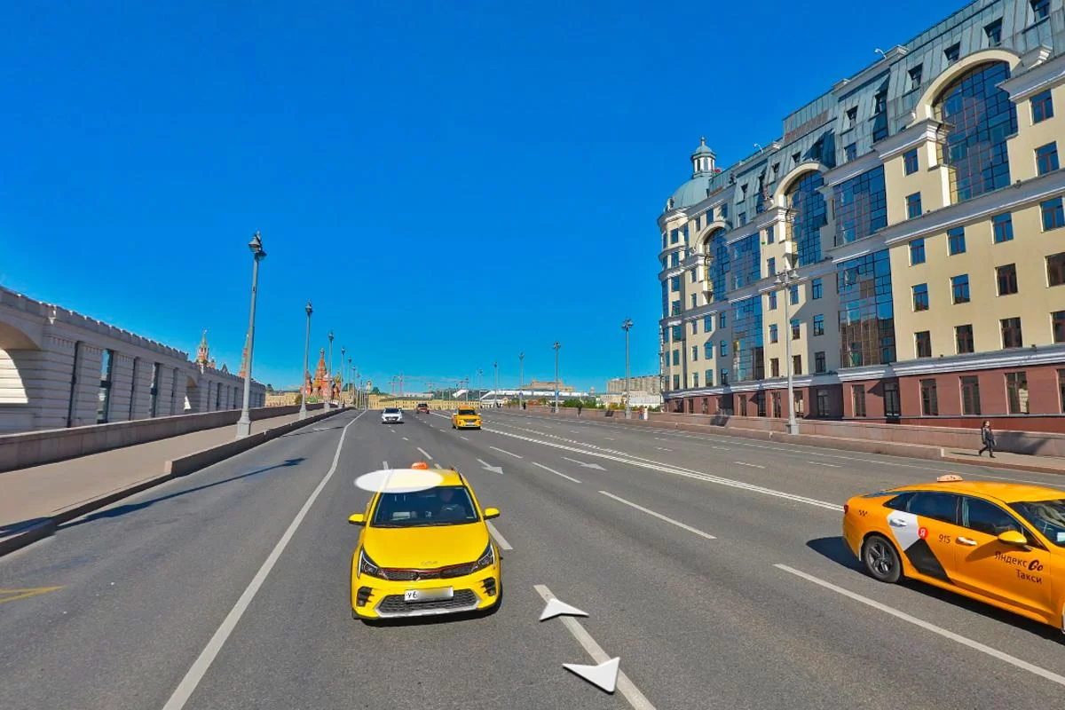 Женщина погибла после падения с Большого Москворецкого моста в Москве