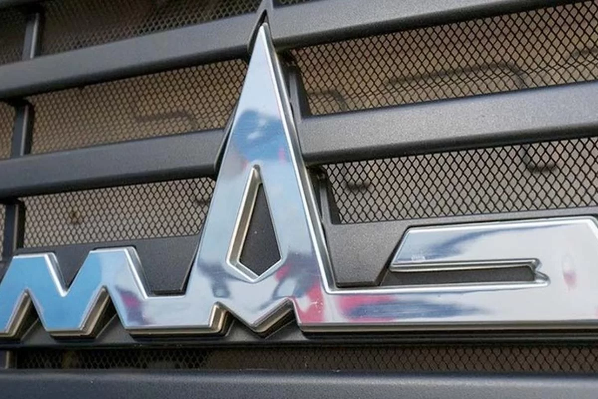 Белорусский заправщик МАЗ пришёл на поля Смоленщины: как одна машина экономит тонны топлива и часы простоя