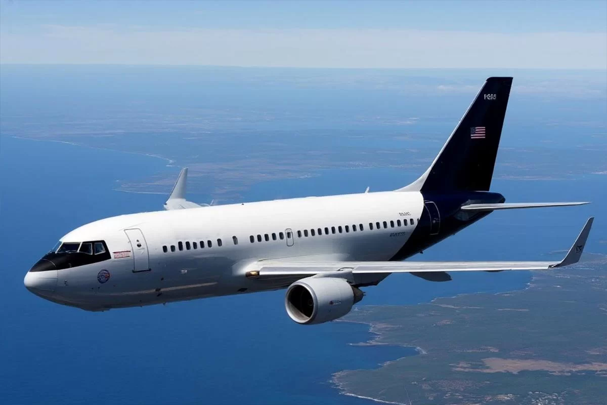 Ядерный шпион чуть не рухнул в море: самолёт ВВС США подал сигнал бедствия у берегов Британии