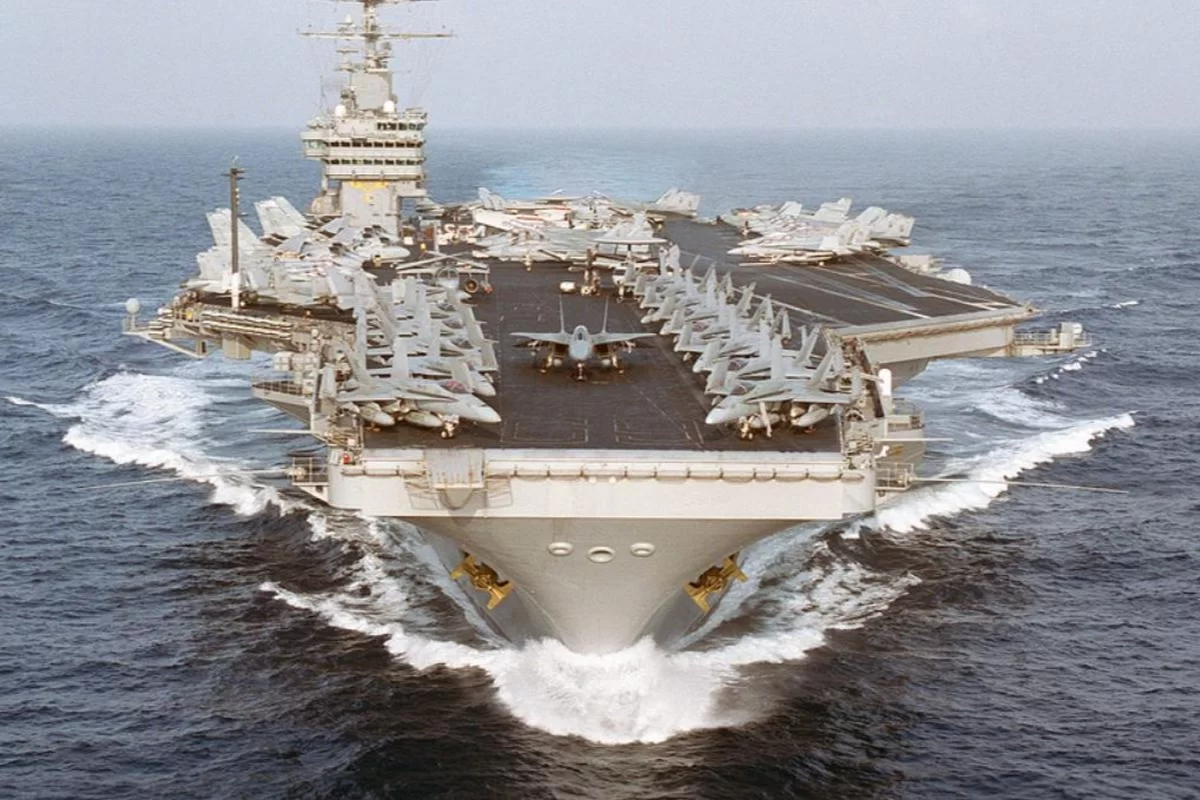 КСИР ударил крылатыми ракетами по авианосцу США «Авраам Линкольн»: Тегеран и Вашингтон снова спорят о результатах