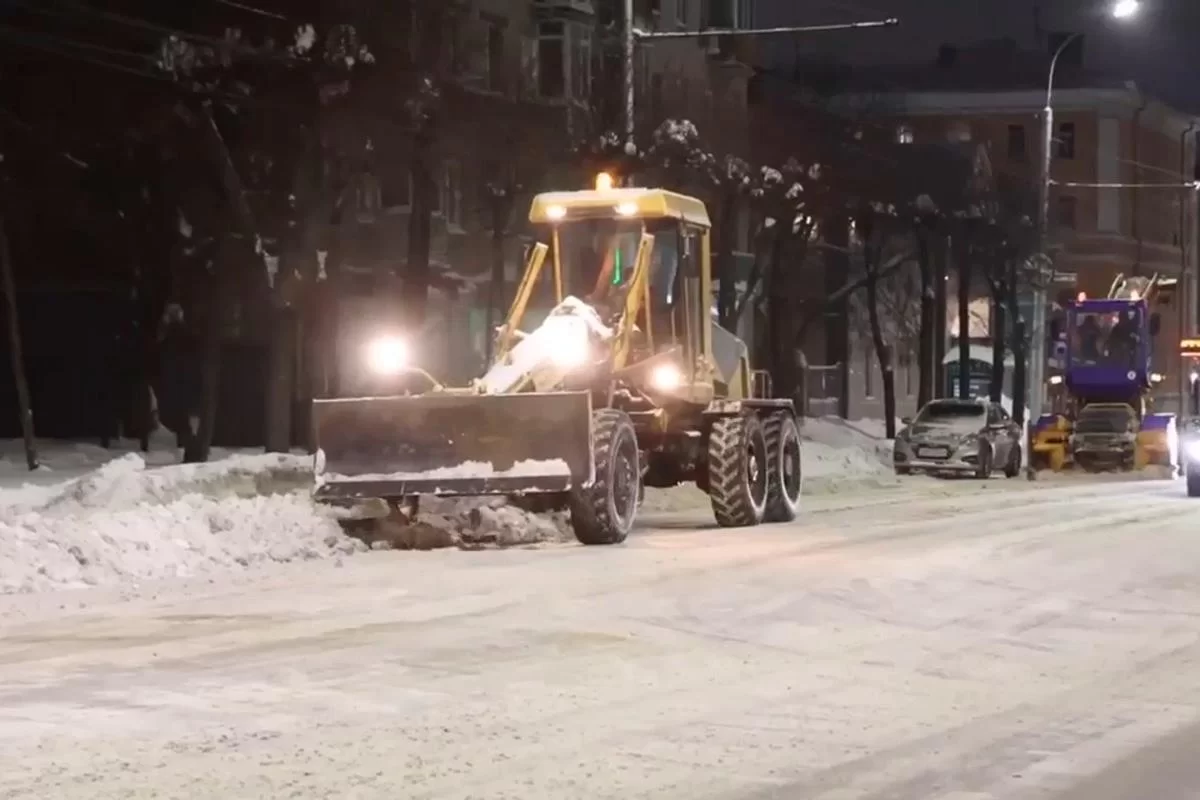 Мэр Борис Ясинский: Последствия сильного снегопада в Рязани в круглосуточном режиме устраняют 186 единиц спецтехники