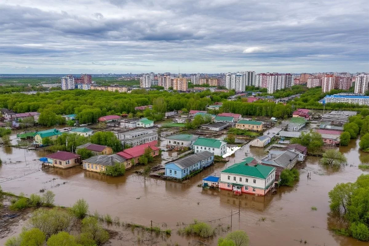Вода идёт на рекорд: в Комсомольске-на-Амуре ввели режим ЧС из-за стремительного подъёма Амура