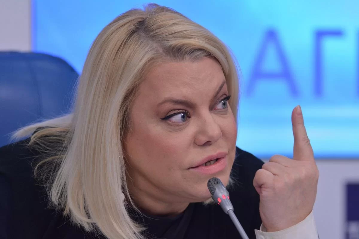 «Говорите — своих не бросаем?!»: Яна Поплавская разоблачает «культурную шизофрению» в российском кино