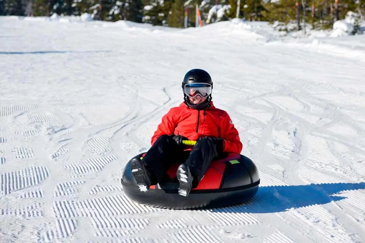 Под Новгородом погибли две молодые девушки, катаясь на тюбинге