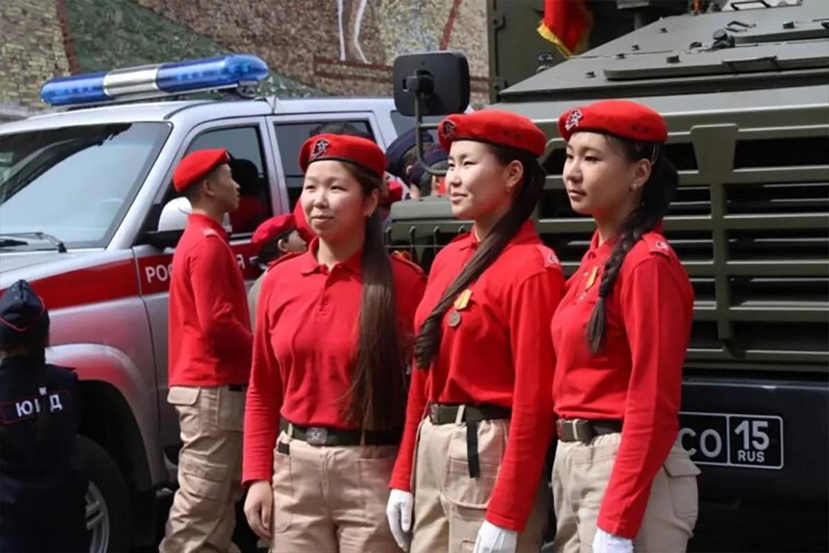 Десятки машин и кадеты в строю: как в Туве прогремел «Автопробег Победы»