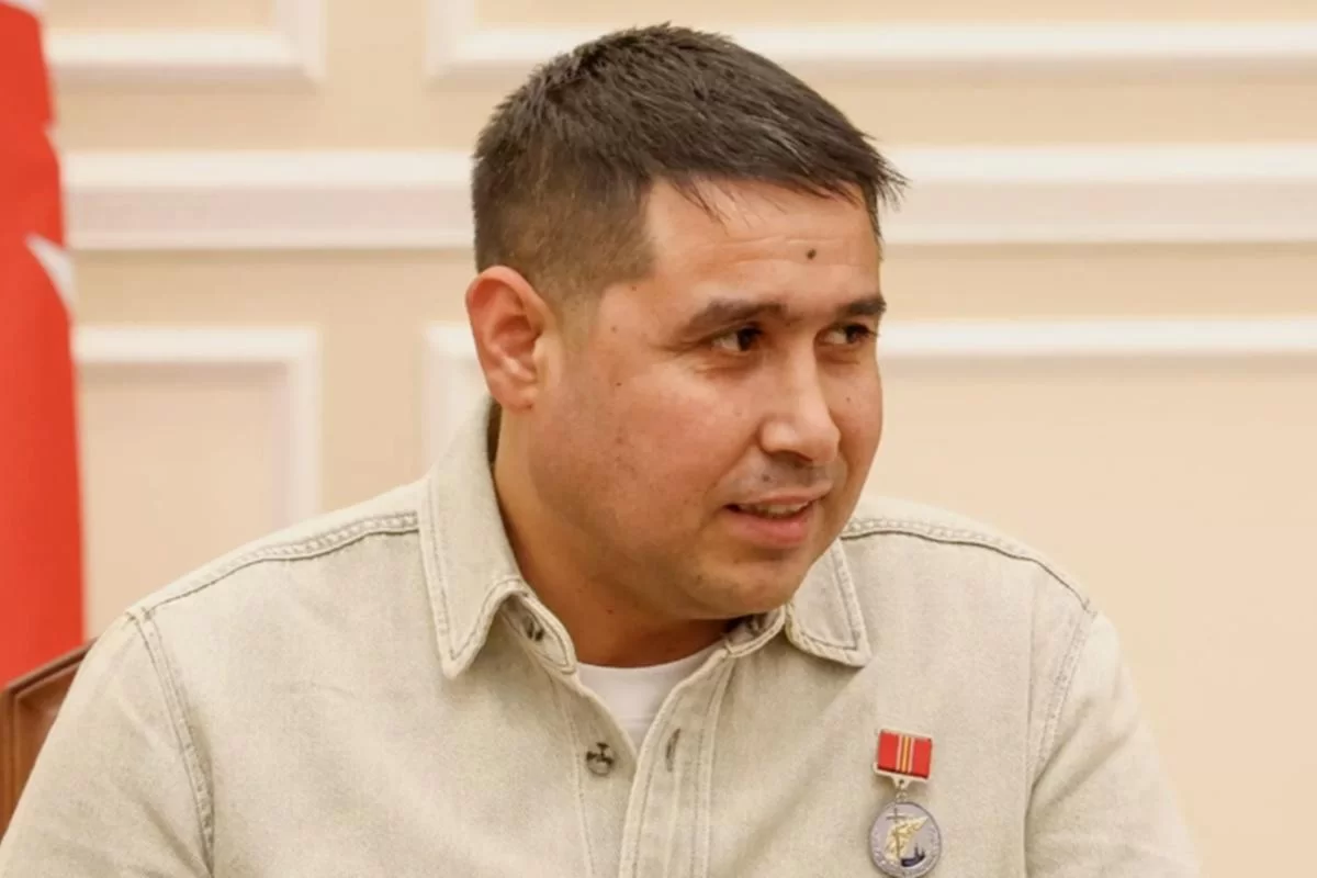 Врач заявил, что дворник, поймавший выпавшего из окна ребёнка, мог сломать себе позвоночник