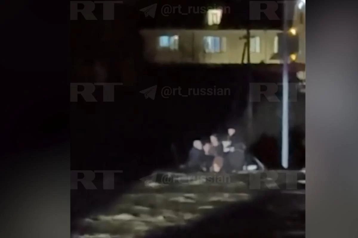 В Дагестане местный житель спас двух человек, которых едва не снес грязевой поток