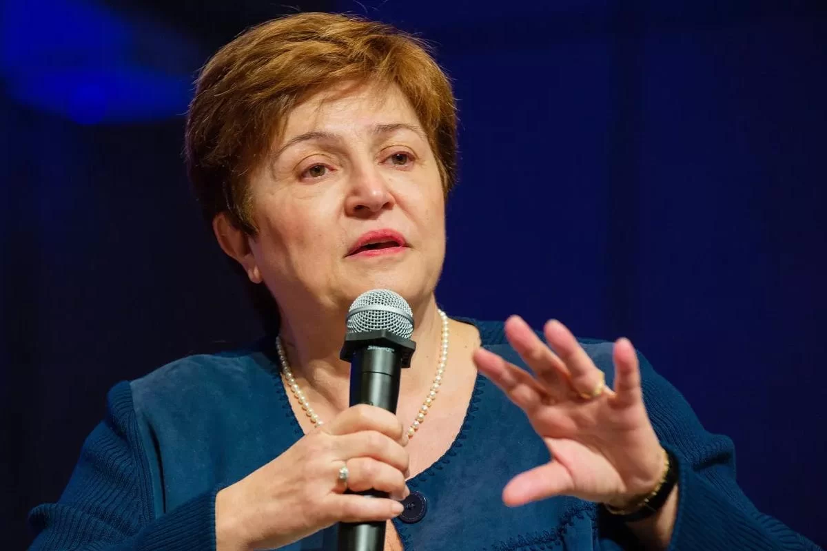 Нефтяной нож в сердце экономики: МВФ предрек миру рецессию из-за одного пролива