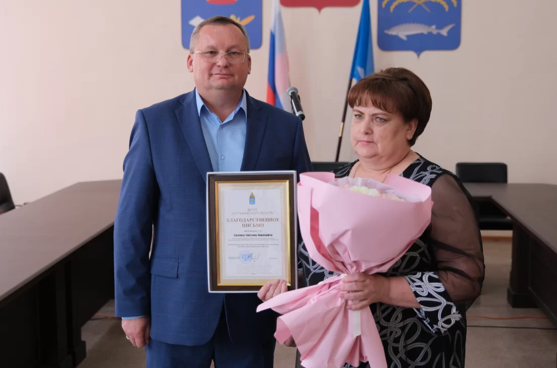 «Социальный работник служит тем, кто нуждается в особой поддержке»: Председатель Думы Астраханской области Игорь Мартынов поздравил работников социальной сферы Камызякского района с профессиональным праздником