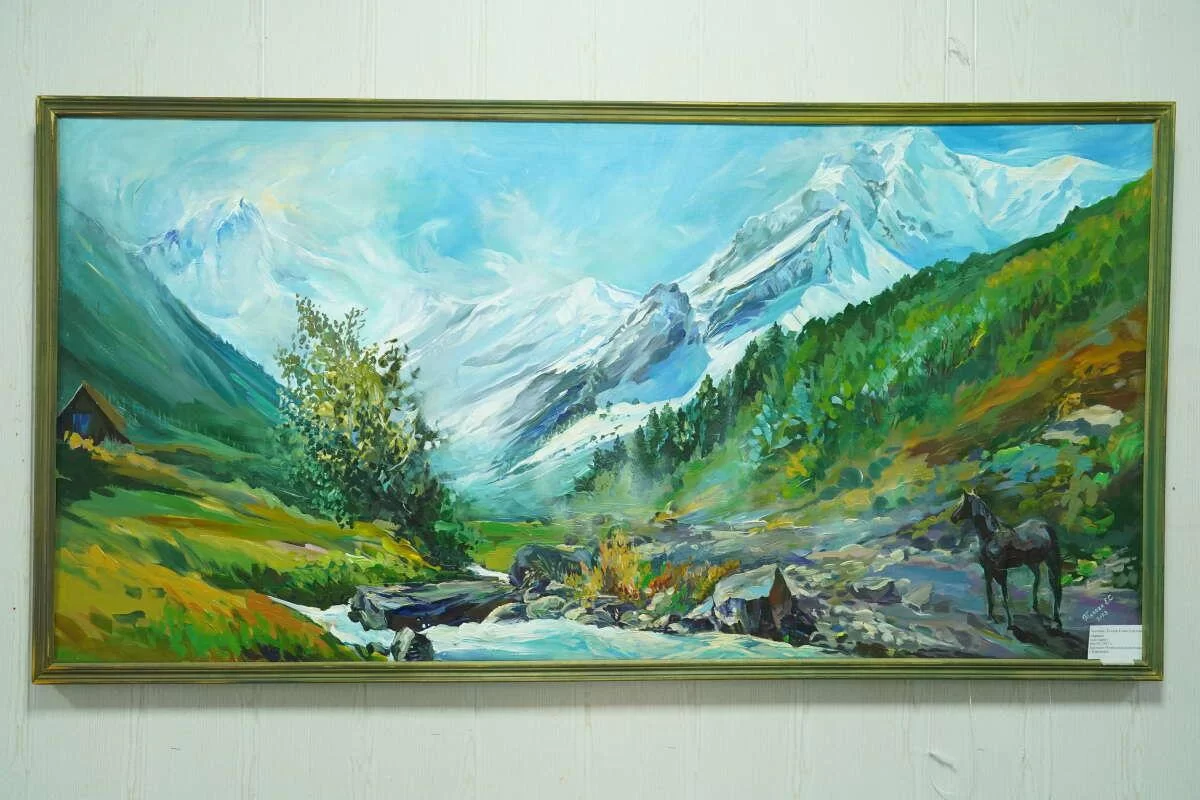«Дыхание гор»: выставка альпинистки и художницы Елены Чотчаевой открылась в картинной галерее Черкесска