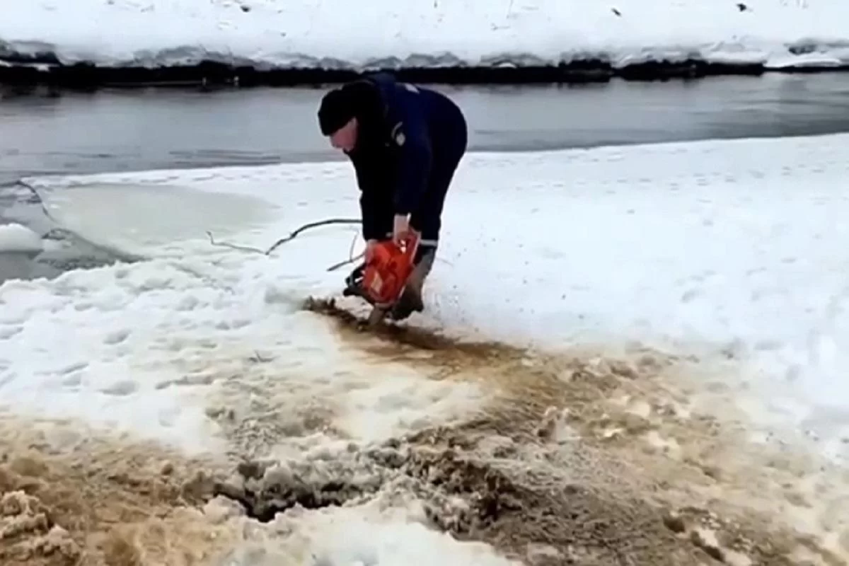 В Звенигороде водолазы продолжают искать третьего пропавшего на Москва-реке ребёнка