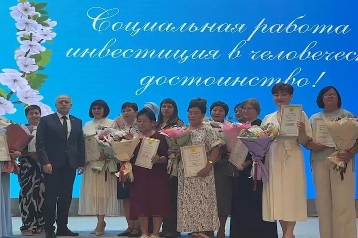 Социальных работников Калмыкии поздравили с профессиональным праздником в Элисте