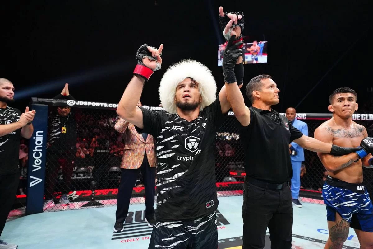 «Деньги вместо папахи». Определившийся с Родиной Нурмагомедов перестанет читать дагестанцам «нравоучения»?