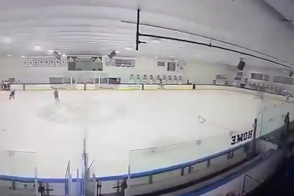 «Он целился в родных»: стрельбу на хоккейном матче в США устроил отец игрока из-за семейной ссоры