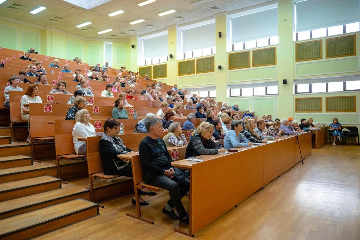 Свыше 170 тысяч человек осваивали курсы «Московского долголетия» в 2025 году