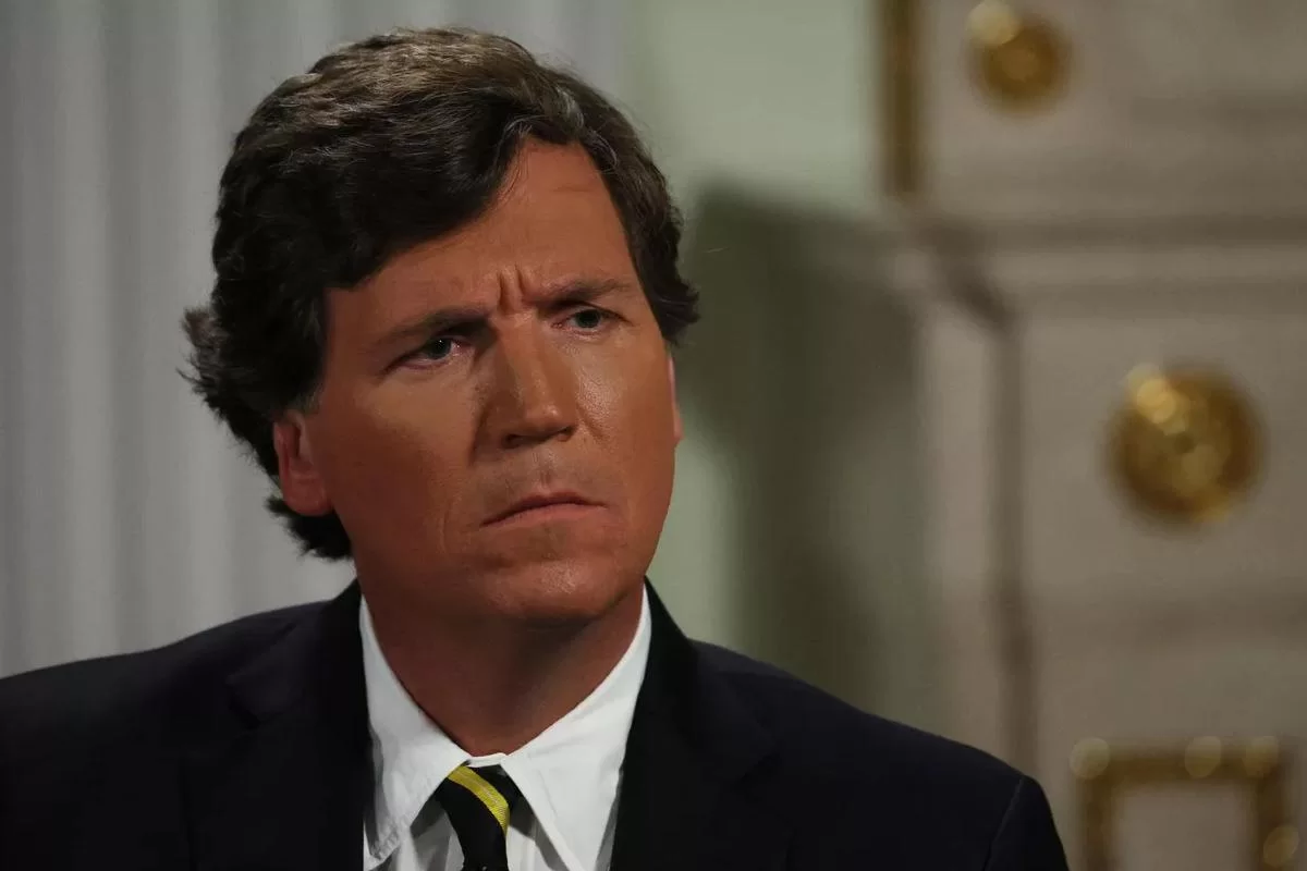 Такер Карлсон разнес Трампа: «США намеренно бомбят мирных иранцев — это военное преступление»