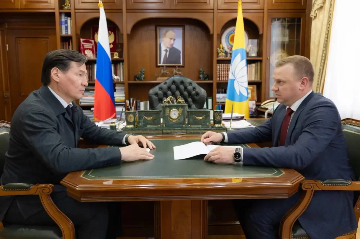 Глава Калмыкии Бату Хасиков обсудил вопросы финансовой безопасности региона с руководителем Межрегионального управления Росфинмониторинга по ЮФО Алексеем Хоруниным