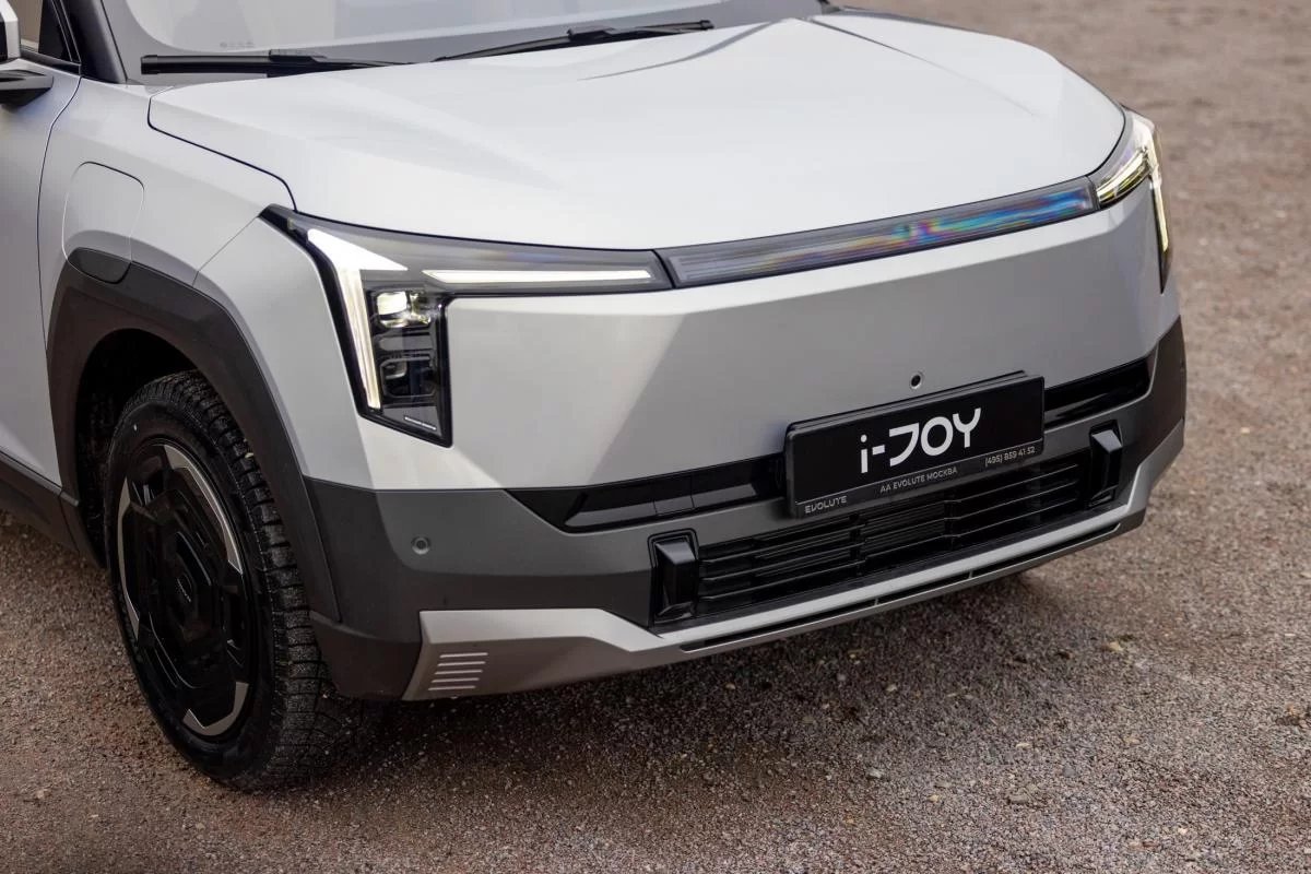 Россияне раскупили электрокары: лидером стал местный Evolute, а Zeekr и Avatr вдруг сдали позиции