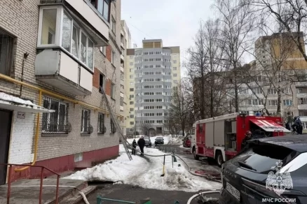 В Подольске пожарные вывели из горящего дома 10 человек