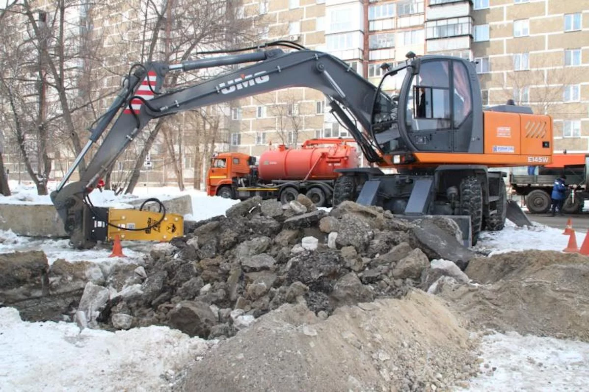 Коммунальщики Кургана рассказали, как непросто было чинить водопровод в Заозёрном