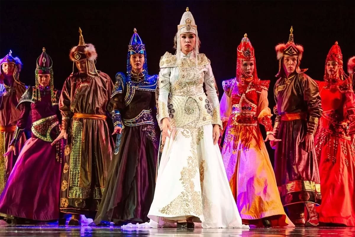 Из Кызыла на главную сцену страны: театр «Эдегей» зажжет Кремль в память о дизайнере