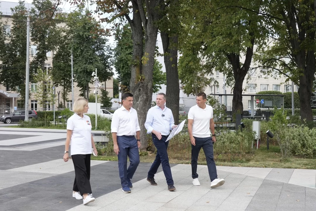От благоустройства сквера у «ФЭСТа» до новой набережной Яузы: Андрей Воробьёв проверил ход обновления общественных пространств в Мытищах