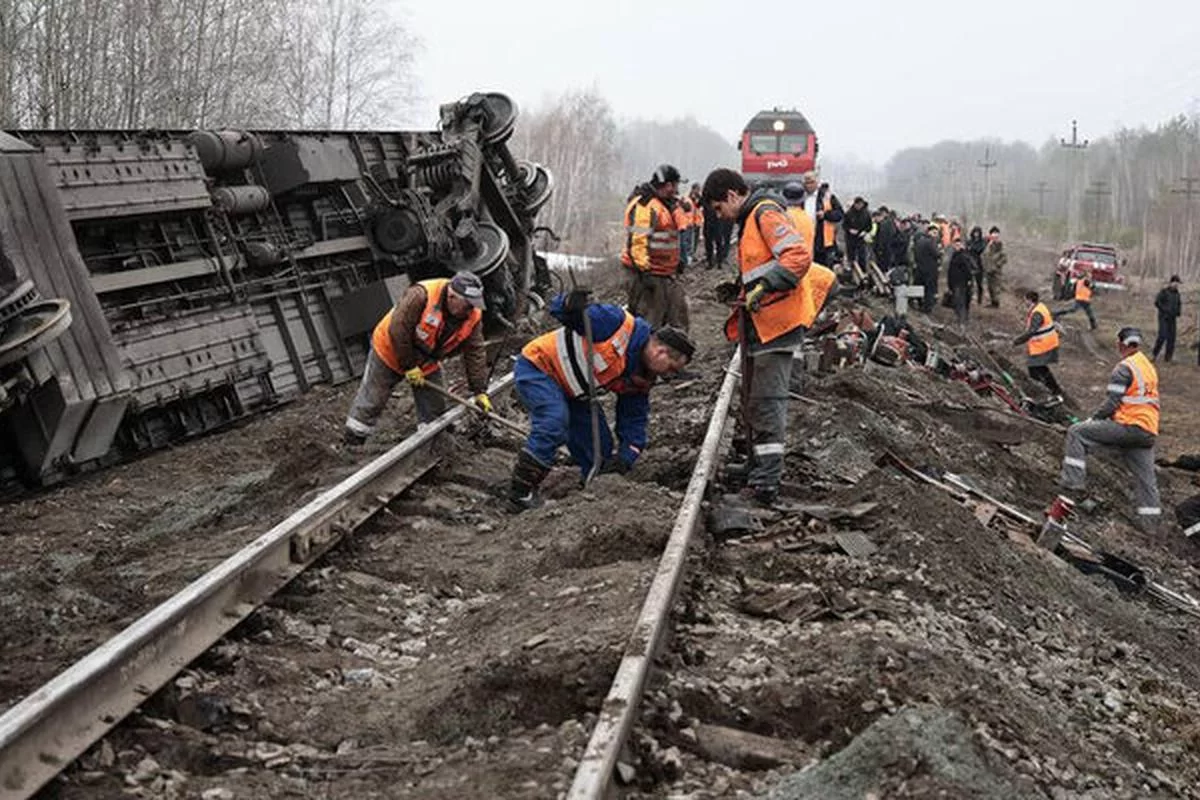 Загадка под Ульяновском: почему локомотив проскочил, а 14 вагонов рухнули с рельсов