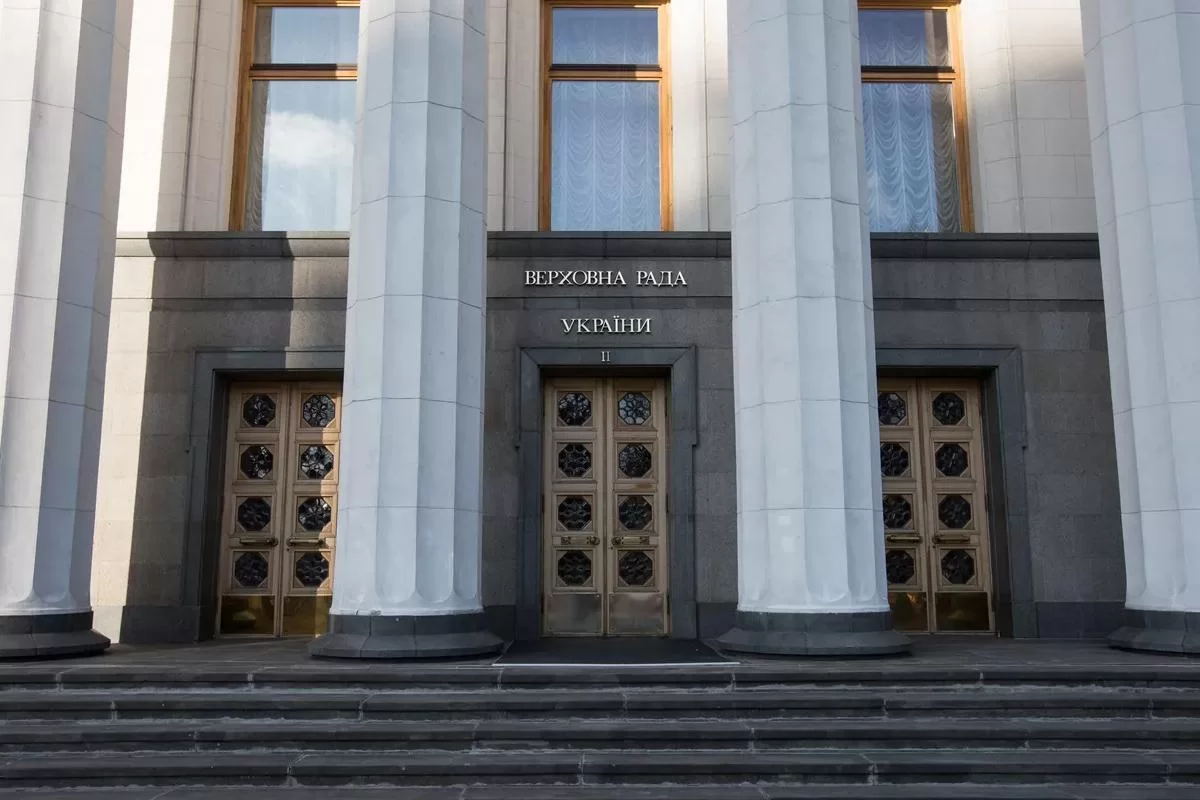 60 депутатов Рады готовы сдать мандаты из-за усталости и мизерных зарплат