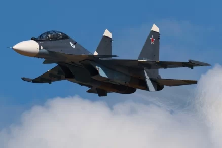 Истребитель Су-30 рухнул в Крыму: пилоты успели катапультироваться за секунды до удара о землю