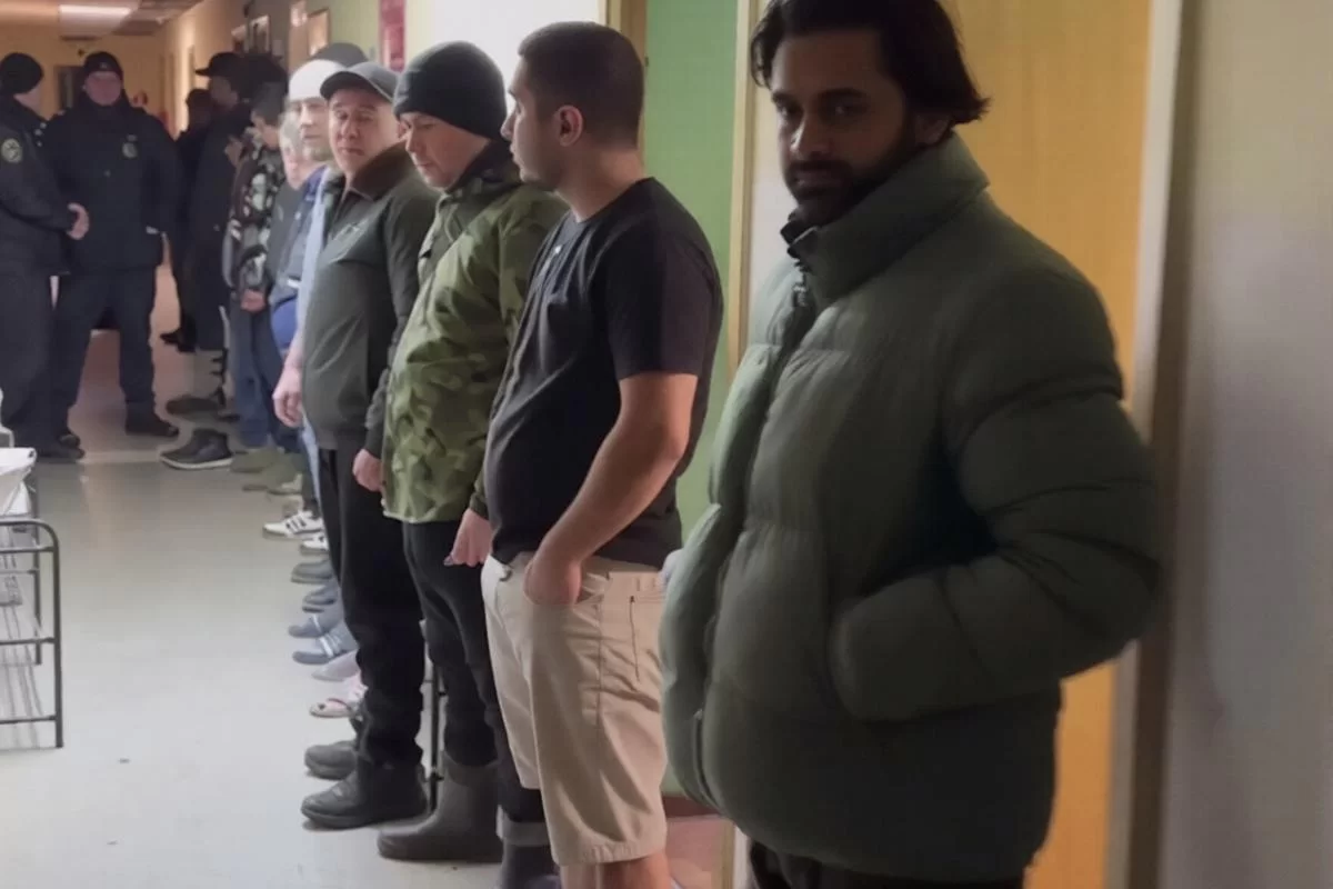 Гостеприимство вне закона: в хостеле под Москвой нашли 33 нелегалов, забитых в комнату до отказа