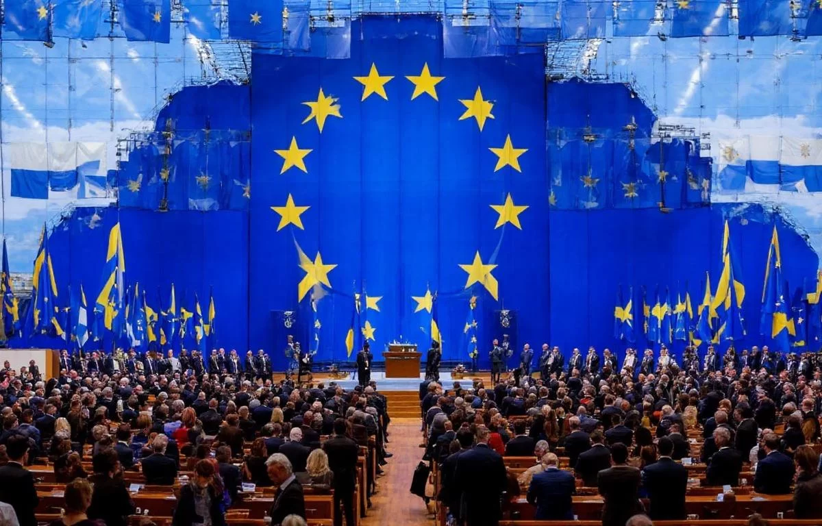 Венгры должны насторожиться: Ле Пен о позиции Еврокомиссии