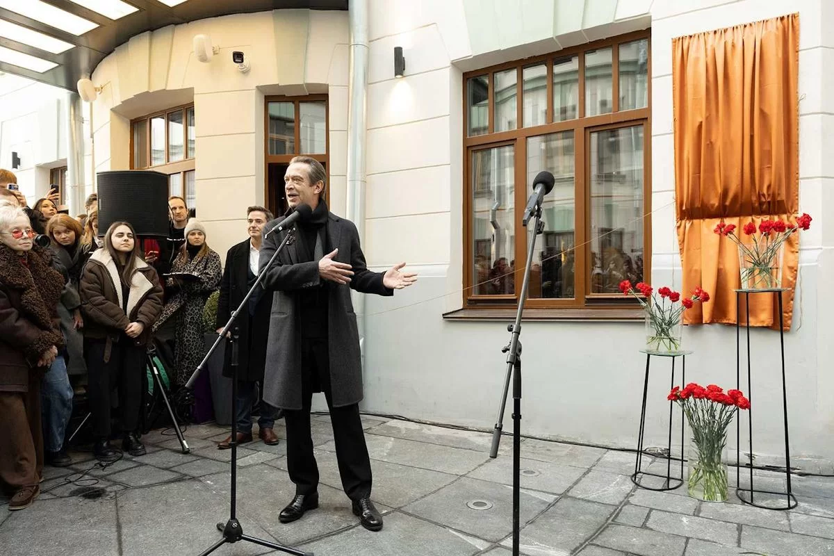Памятную доску актёру и режиссёру Олегу Табакову установили в Москве
